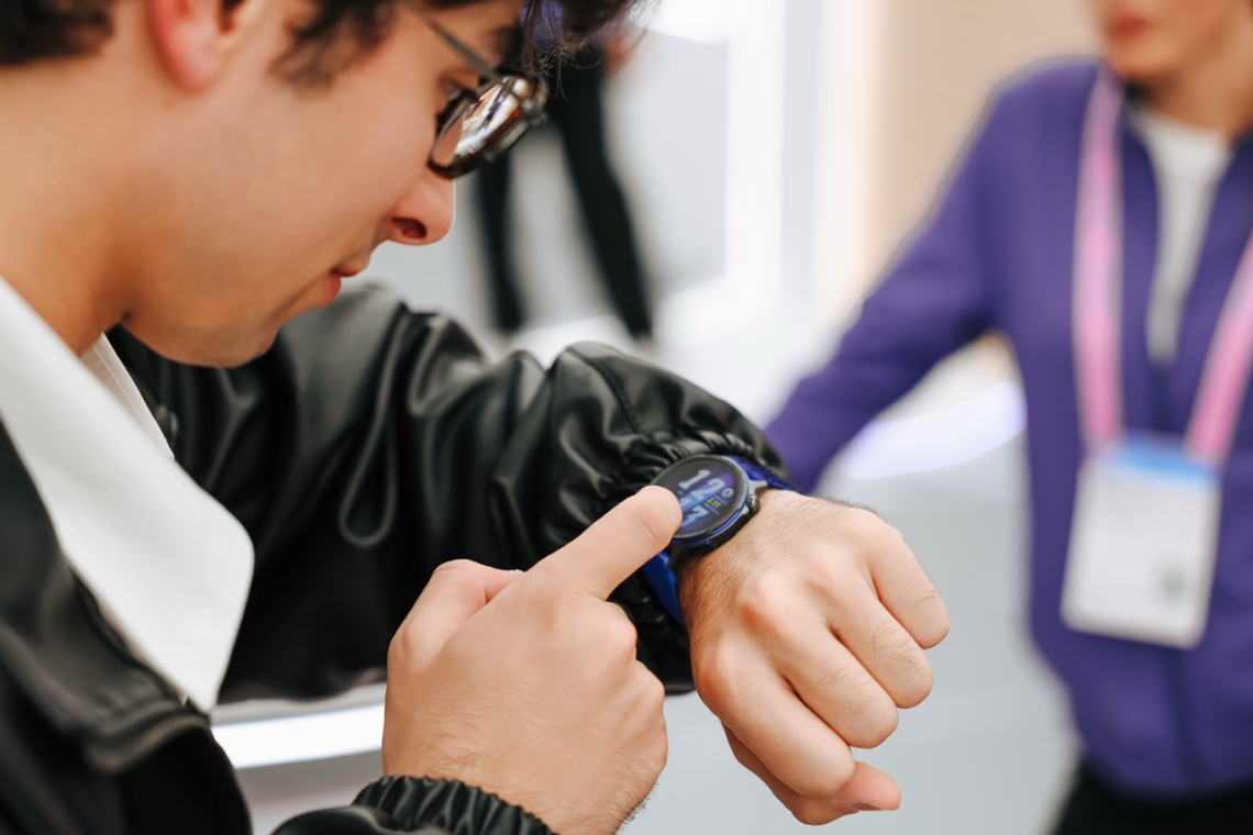 Huawei Watch GT Runner 2 in Huawei FreeBuds Pro 5 sta na dogodku MWC 2026 osvojila več prestižnih nagrad